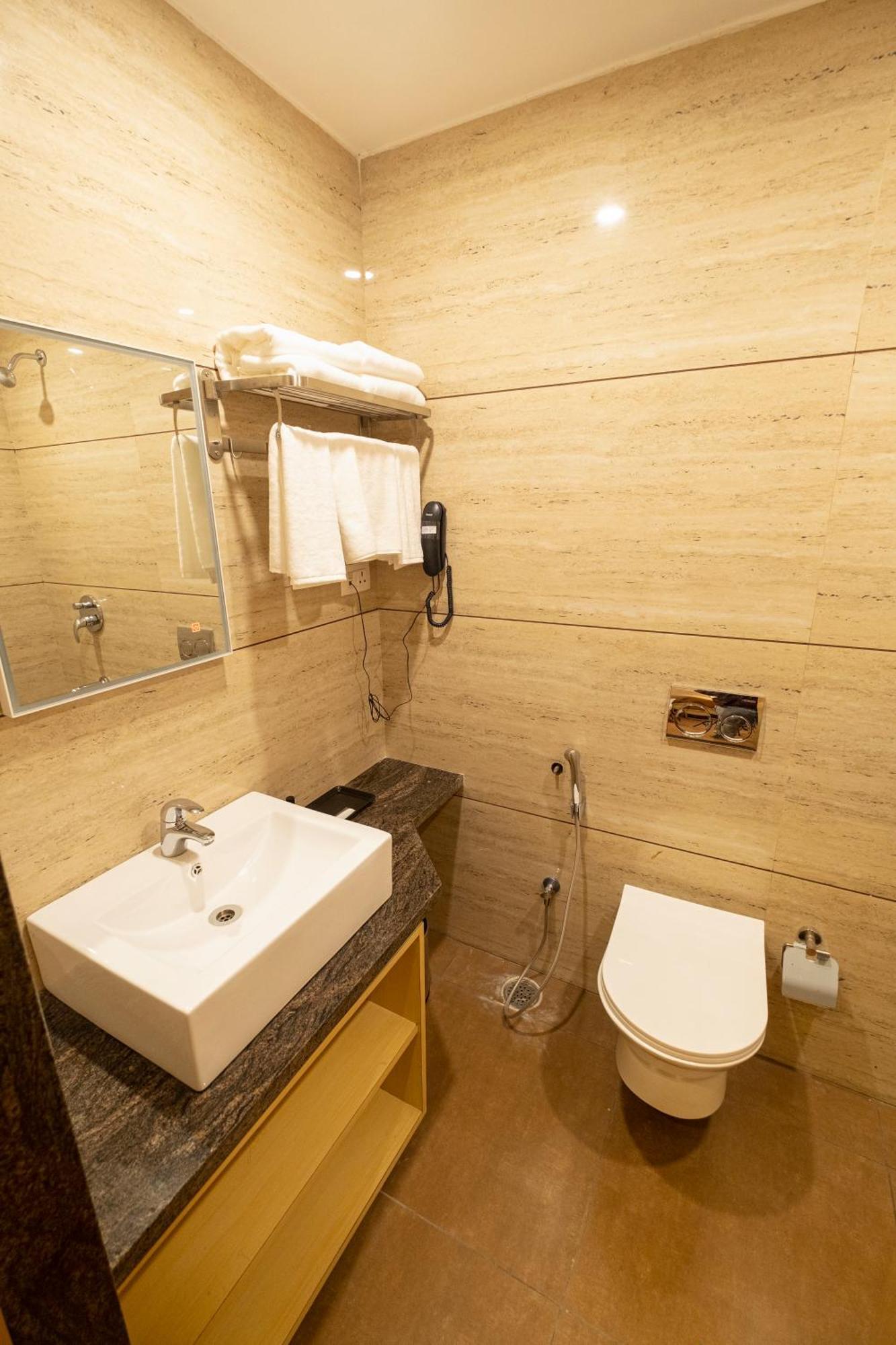 The Bastion Hotel โบปาล ภายนอก รูปภาพ